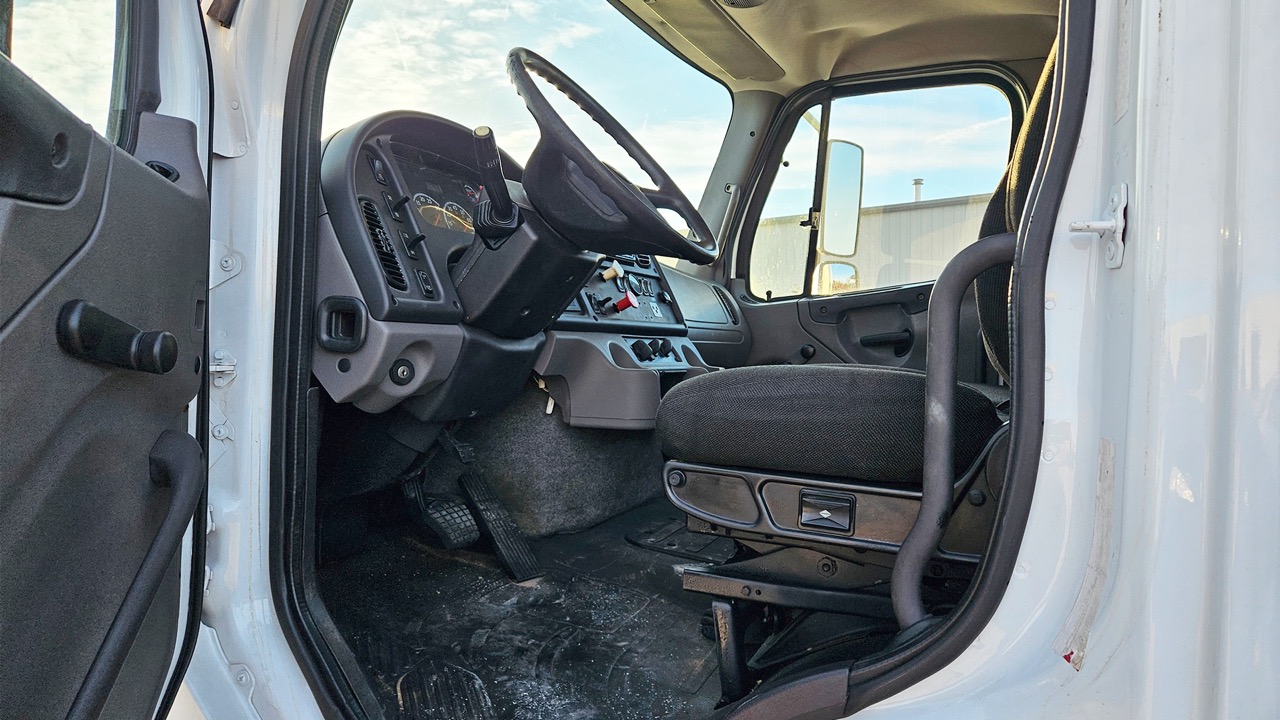 NEO-Trucks_Website_2014-Freightliner-114-SD_+3 Large