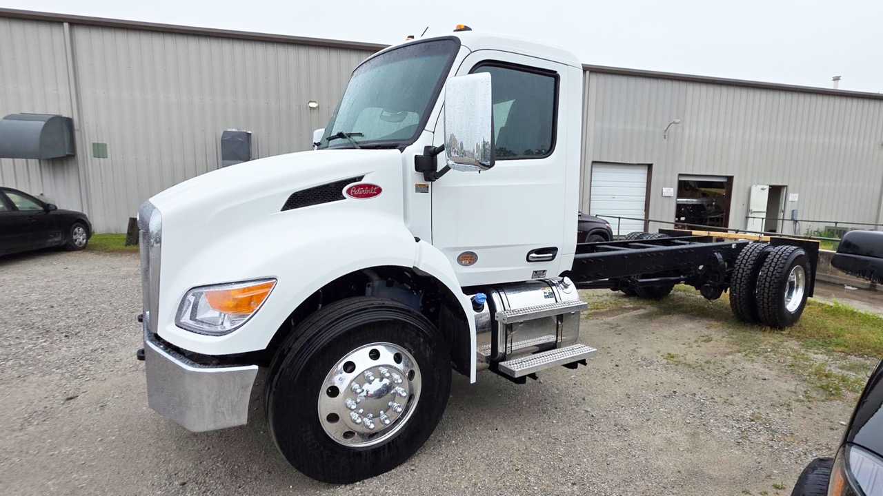 NEO-Trucks_Website_2027-PETERBILT-536#2_3 Large