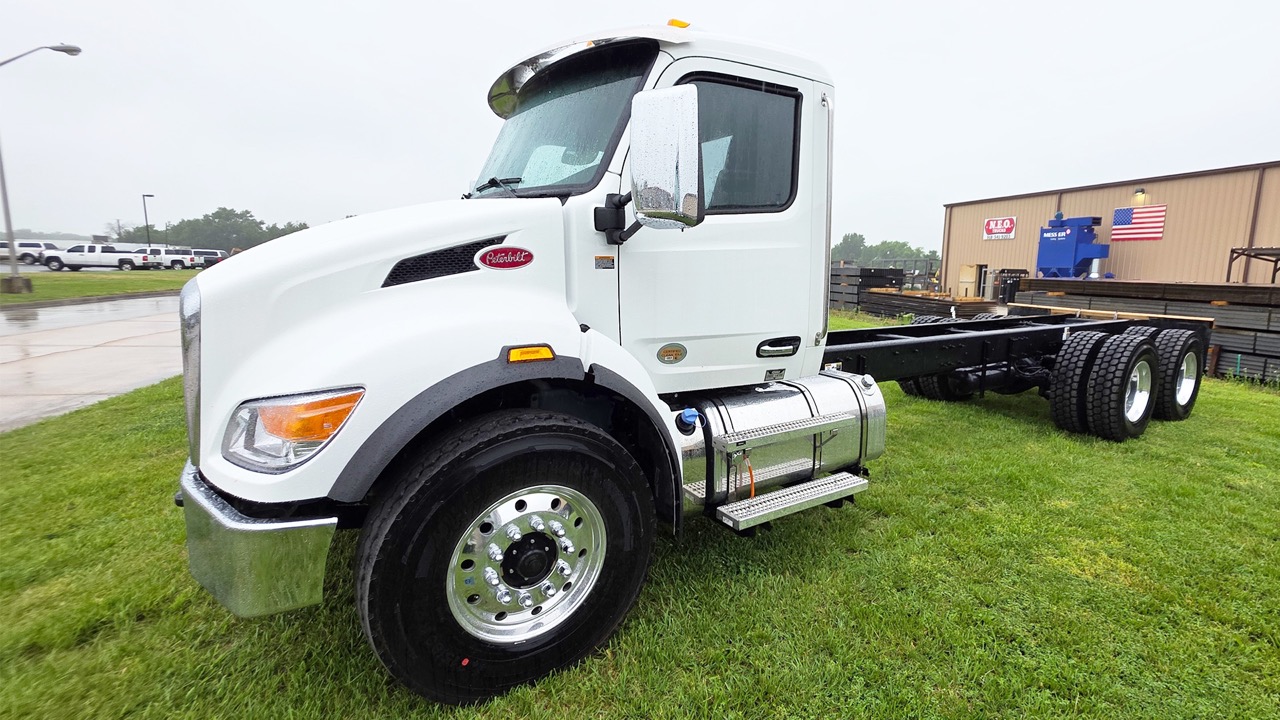 NEO-Trucks_Website_2027-PETERBILT-548_2 Large